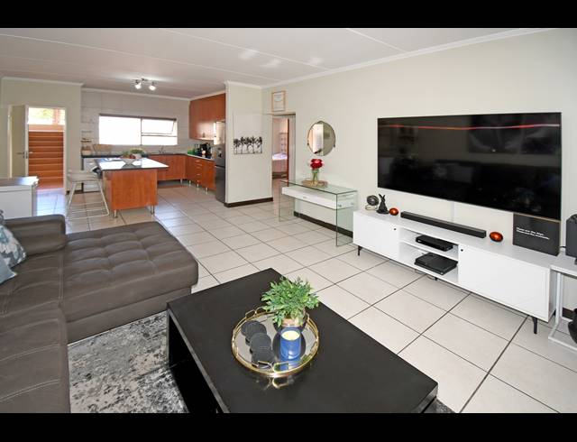 2 BEDROOM APARTMENT FOR SALE IN SUNNINGHILL